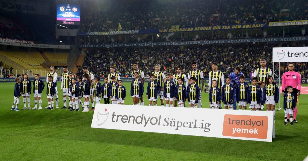 Fenerbahçe Fatih Karagümrük maçından çok özel fotoğraflar: Geri dönüş coşkusu tribünlere böyle yansıdı 39